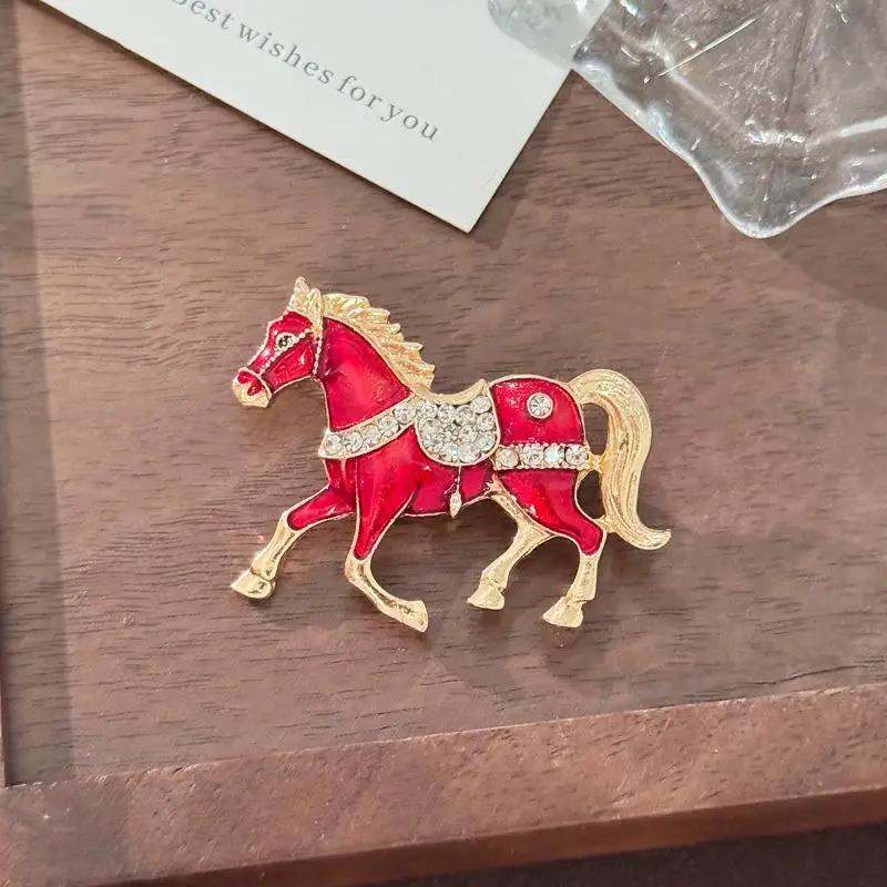Klassische Strass Pferde Broschen für Damen Tierkreiszeichen Anstecknadeln Lässige Party Accessoires Neujahrsgeschenke Freunde
