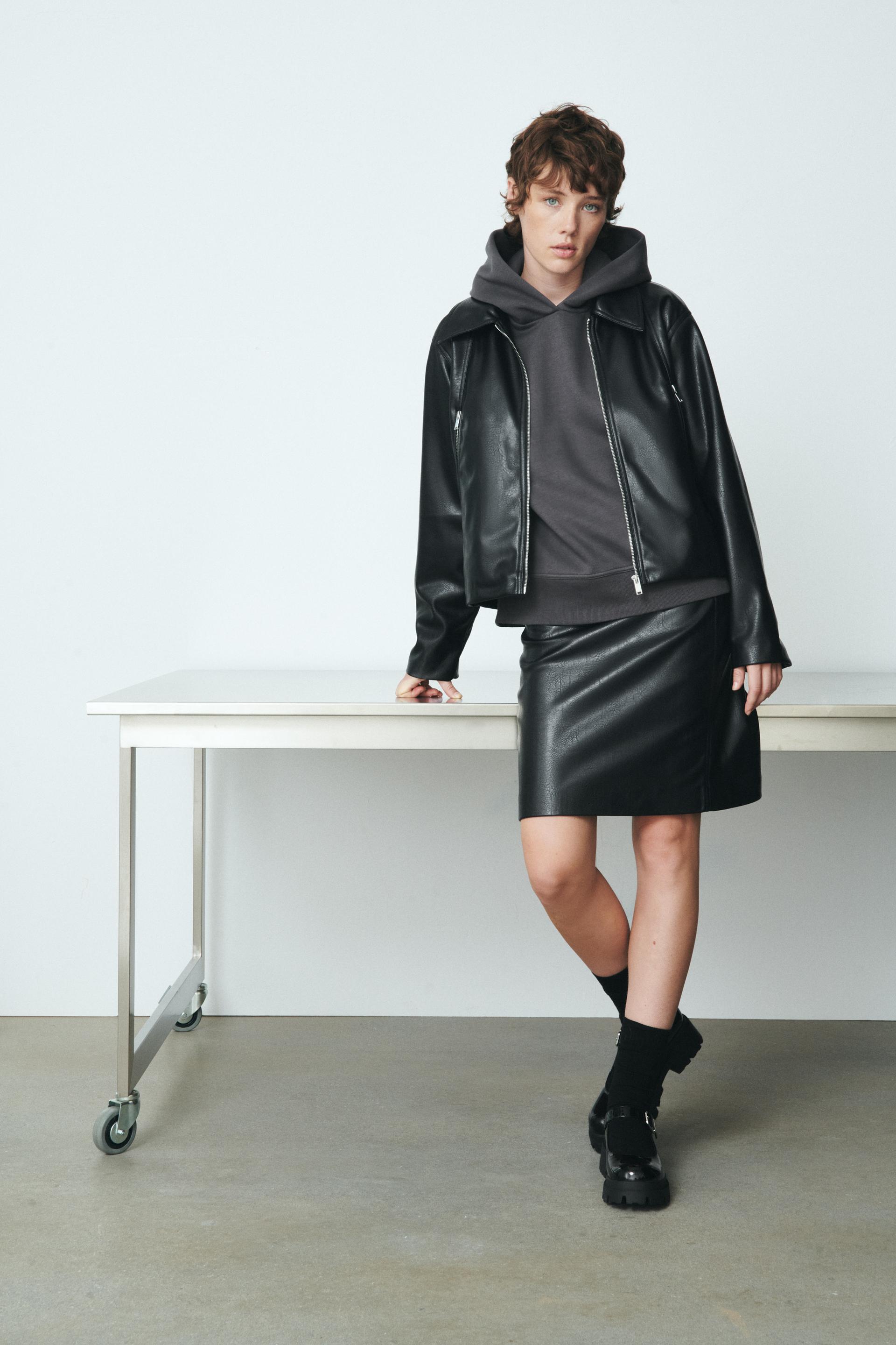 

ПРЯМАЯ ЮБКА ИЗ КОЖИ