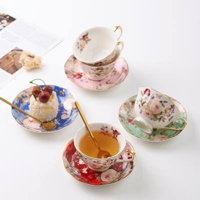 Tazza da caffè in ceramica con fiore di camelia inglese, tazza e piattino per il tè pomeridiano per la casa