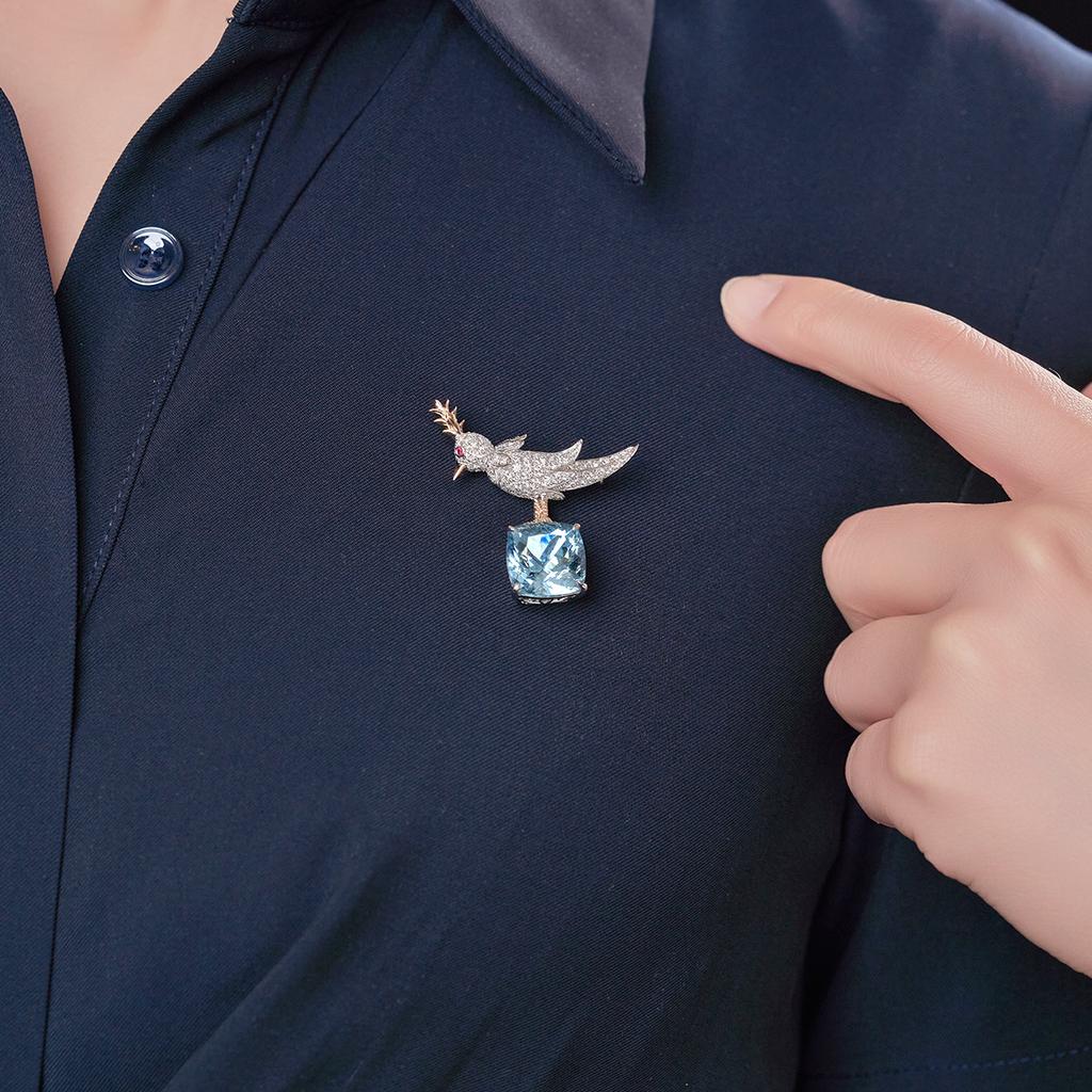 High Jewelry Design Exquisite Luxury Aquamarine Brooch Pendant Two Wear, Slightly Inlaid With Diamond Bird Necklace Women