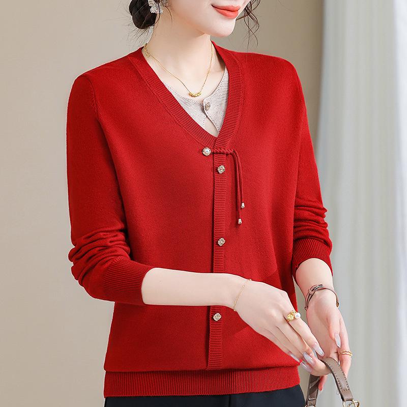 2025 Trendy Mom's Stylish Knit Cardigan: Spring/Fall Fake Two-Piece for Middle-Aged & Elderly Women