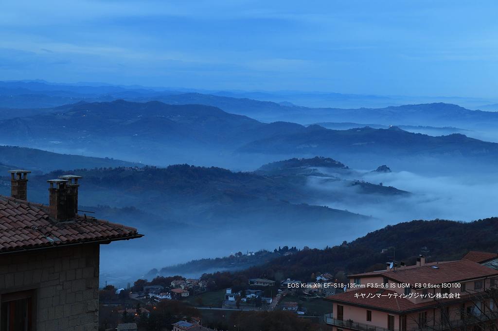 [Refurbished] Canon EOS Kiss X9i Digital SLR Camera with High-Magnification Zoom Kit (EOSKISSX9I-18135ISULK)