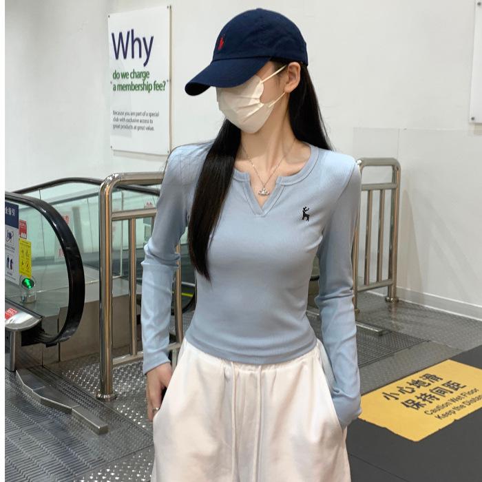 Elegant Korean Half-Open Collar Long-Sleeve Women's T-Shirt with Chic Embroidery Design for Autumn 2025