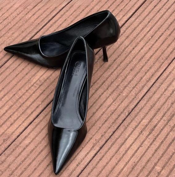 

Новые Женские Сексуальные Туфли на Высоком Каблуке Бордовые Телесные Лодочки Стриптизерские Шпильки Глянцевая Кожа Свадебные Свадебные Качественные Красные Туфли 39 чёрный