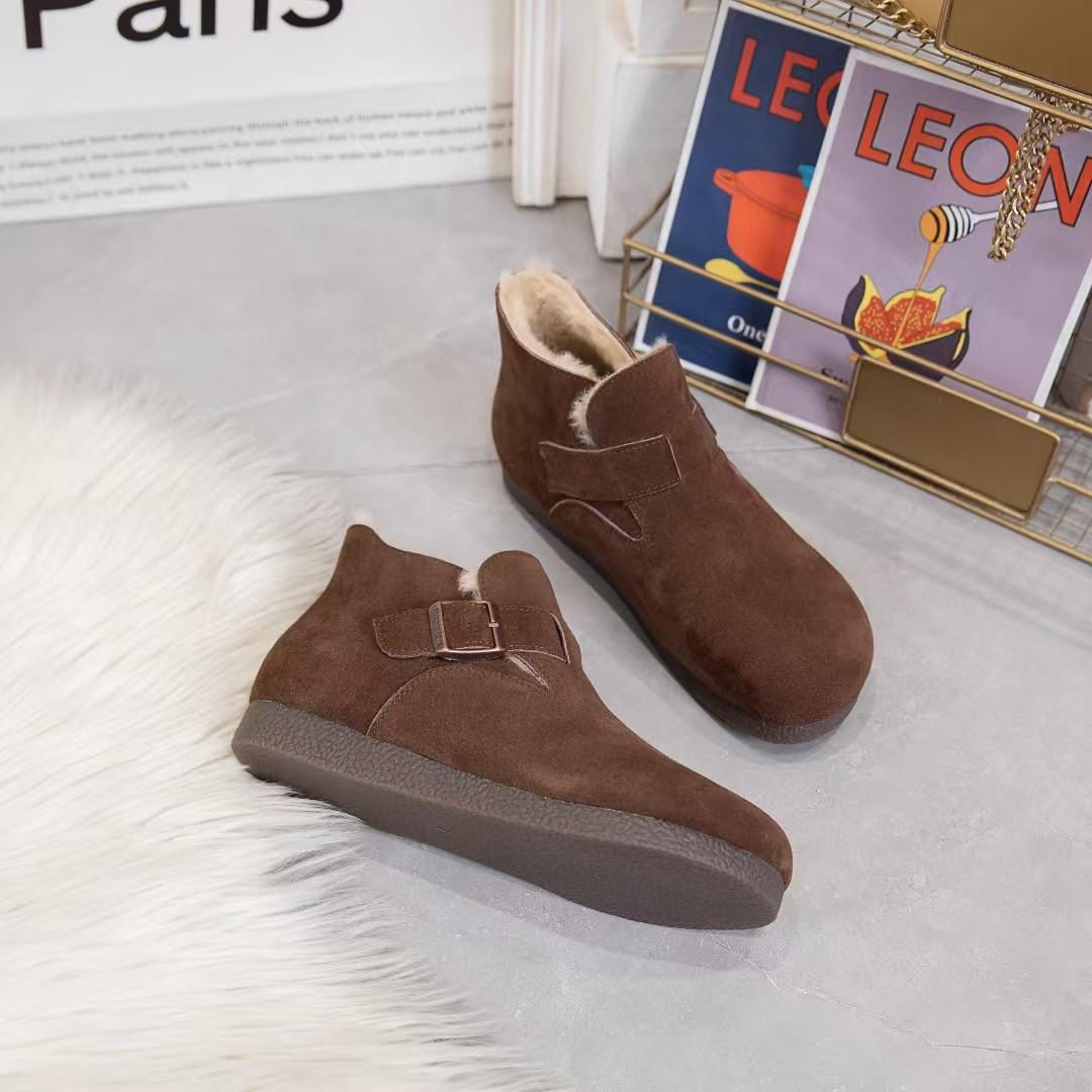 

Leather snow boots women s cotton shoes autumn and winter new soft-soled piled thickened warm fluffy shoes flat short boots 35 коричневый