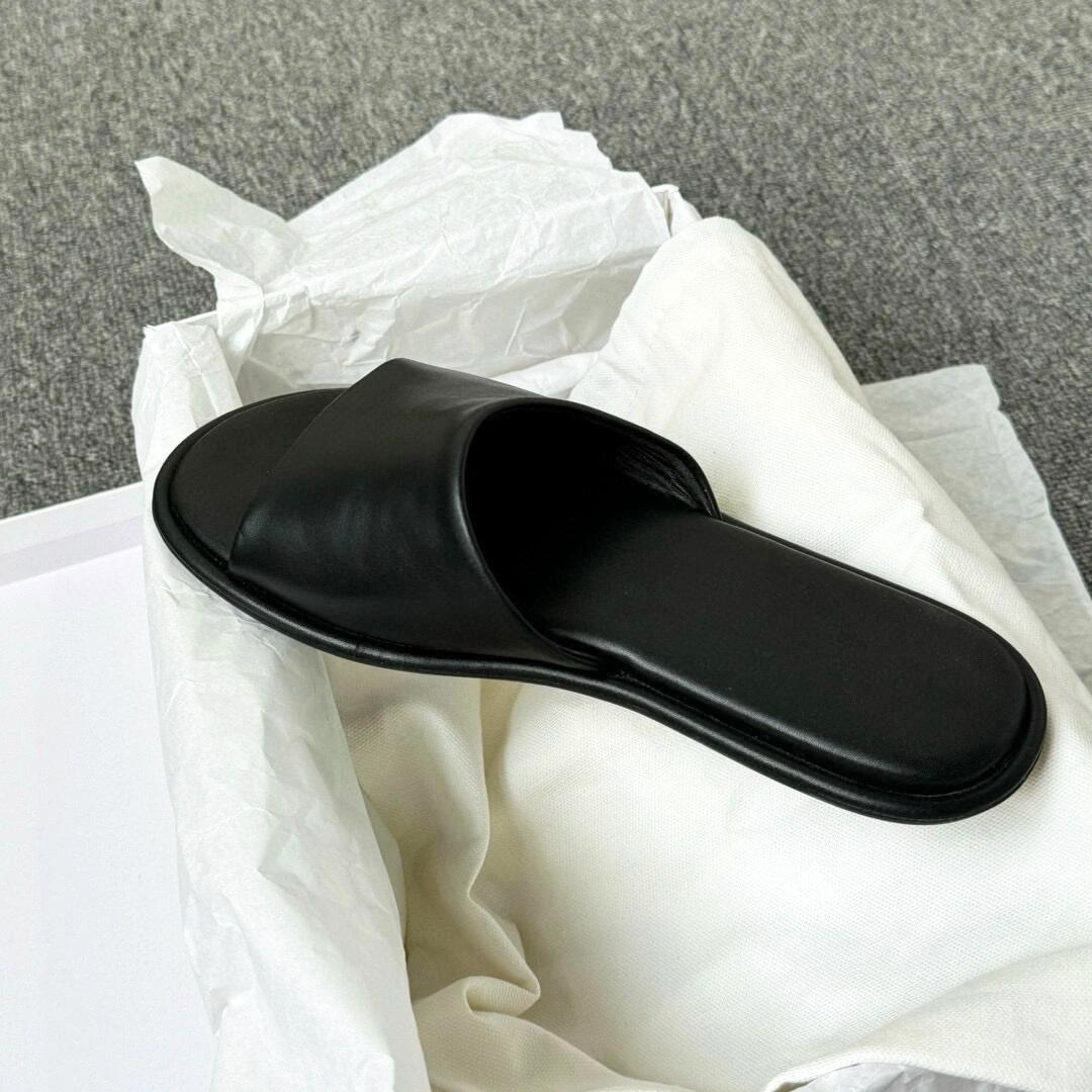 

Leather niche row style one-word slippers women s outer wear summer new comfortable flat bottom soft bottom beach half tray sandals 40 чорний