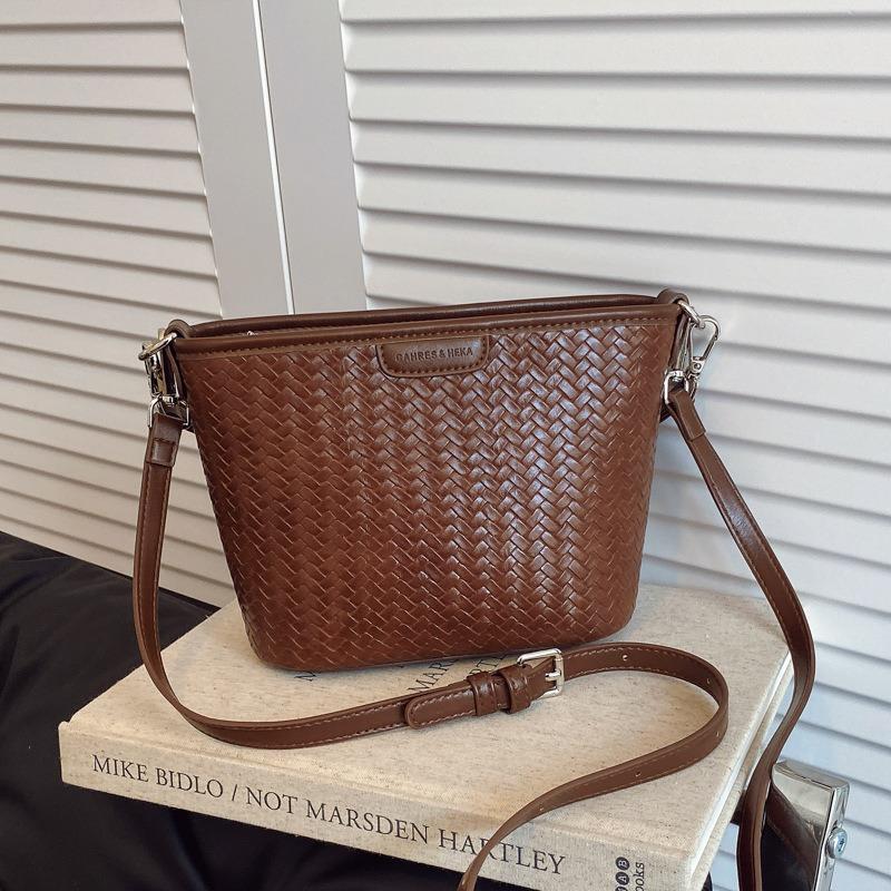 Large-capacity Woven Hand-carried Bucket Bag Women's Summer New High-end Casual Shoulder Messenger Bag