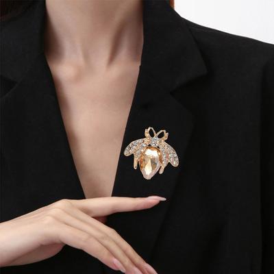 Diamond Bee-shaped Brooch Unisex Insect Metal Badge Trendy and Versatile Clothing Backpack Scarf Accessories Brooch Enamel Pin