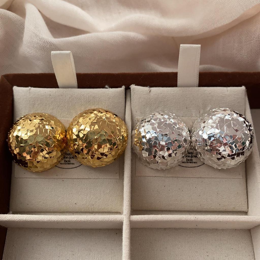 Three-Dimensional Spherical Stud Earrings, Metal Fragments, Texture Earrings, Niche, Cold And Shiny, Light Luxury, High-End And Unique.