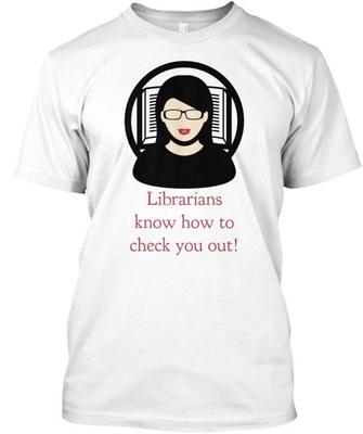 Bibliothekare checken dich aus T-Shirt Hergestellt in den USA Größe S bis 5XL