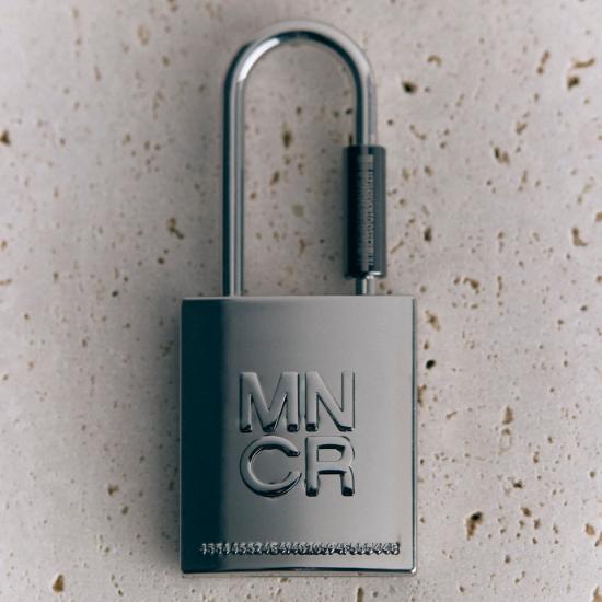 BTS Breloc MONOCROMAT