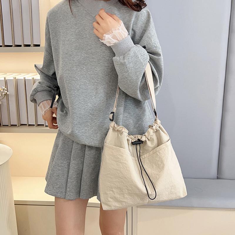 Simple solid color shoulder bag, versatile daily messenger bag, lightweight women's carry-on bag, daily commuting, travel