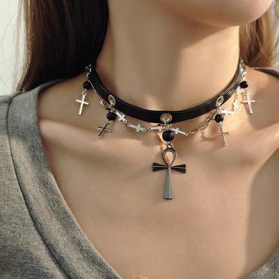 Collier en Cuir Noir Croix Gothique Punk Choker Féminin Culture Yabi Mode Chaîne de Clavicule Tempérament