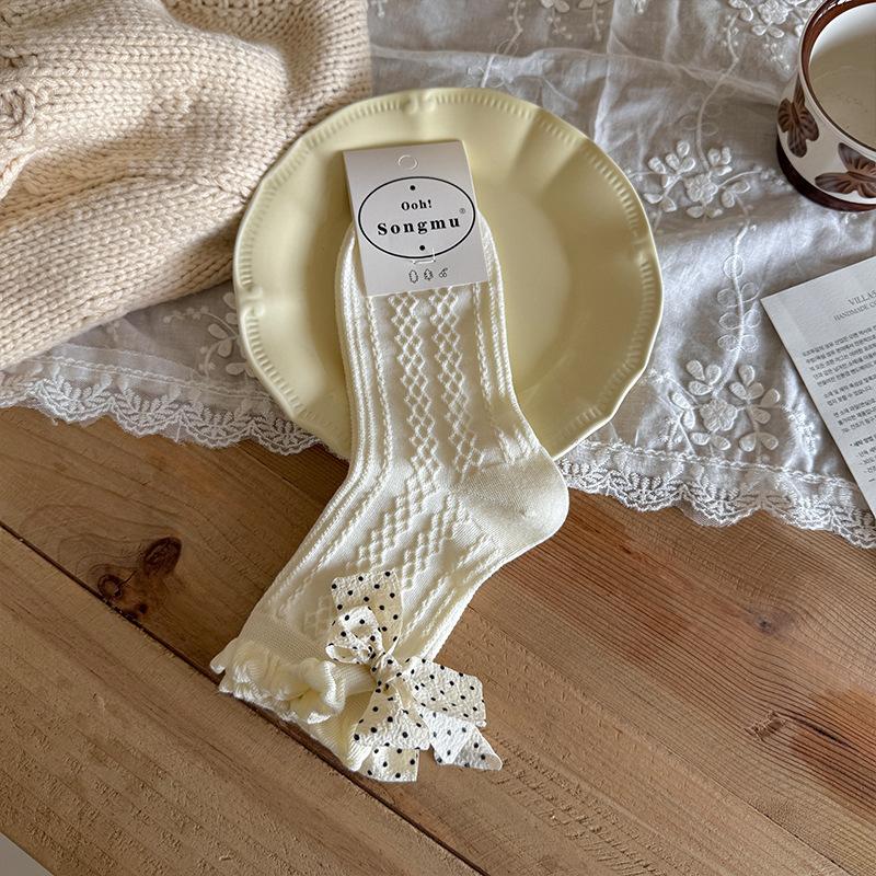 Damen Herbst Socken mit großem Schleifchen Weiß Mittellang Röhrensocken
