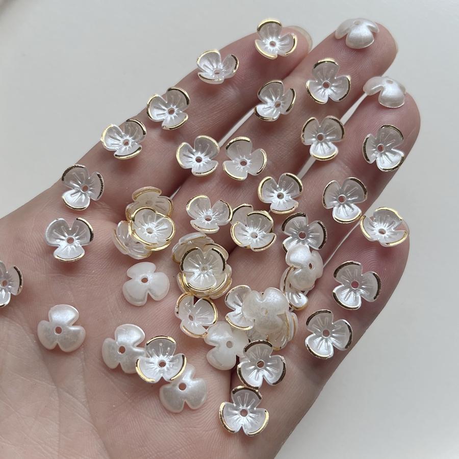 50 Τεμάχια 10mm μπεζ επιχρυσωμένο τριφύλλο λουλούδι ευθεία τρύπα χάντρα diy βραχιόλι κοσμήματα μαλλιών διακοσμητικά λουλούδια