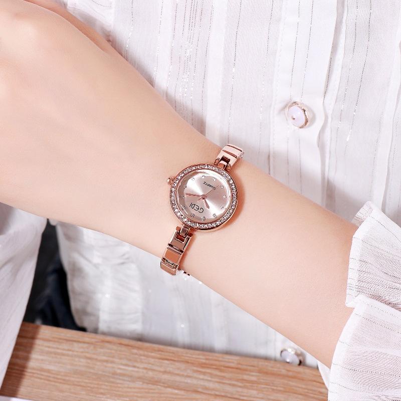 Light Luxury Medieval Women'S Watch, Exquisite Diamond-Encrusted Small Temperament Bracelet Watch, Women'S High-End Waterproof Quartz Watch