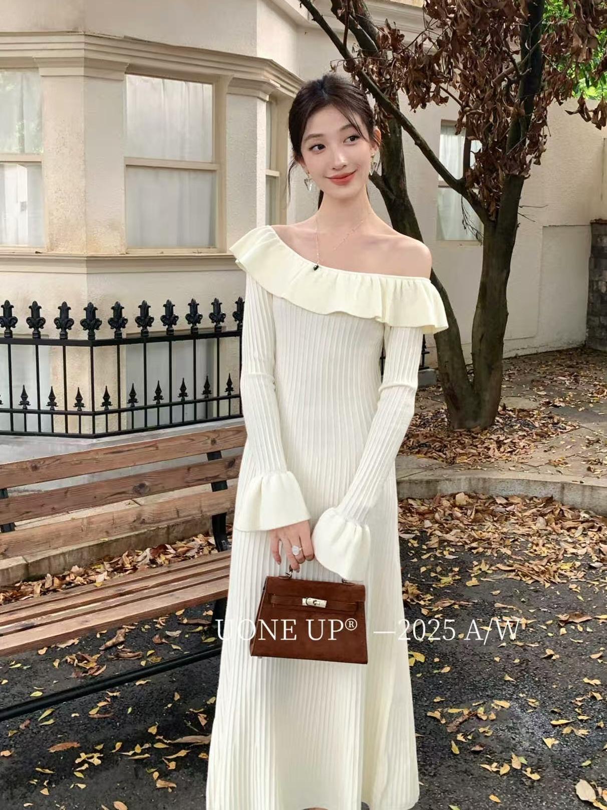 

Autumn 2025 French-Style Off-Shoulder Bell Sleeve Knitted Dress Dark Blue