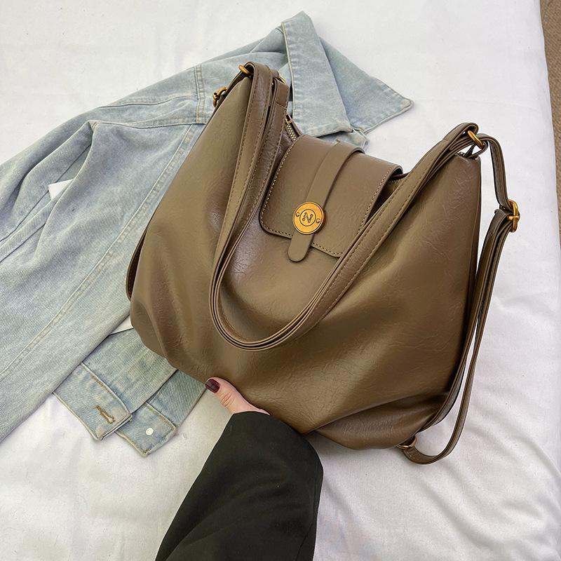 New Women's Bag, Large-capacity Commuter Oblique Span Bag, Magnetic Buckle Shoulder Bag, Bucket Bag, Deformed Student Backpack.