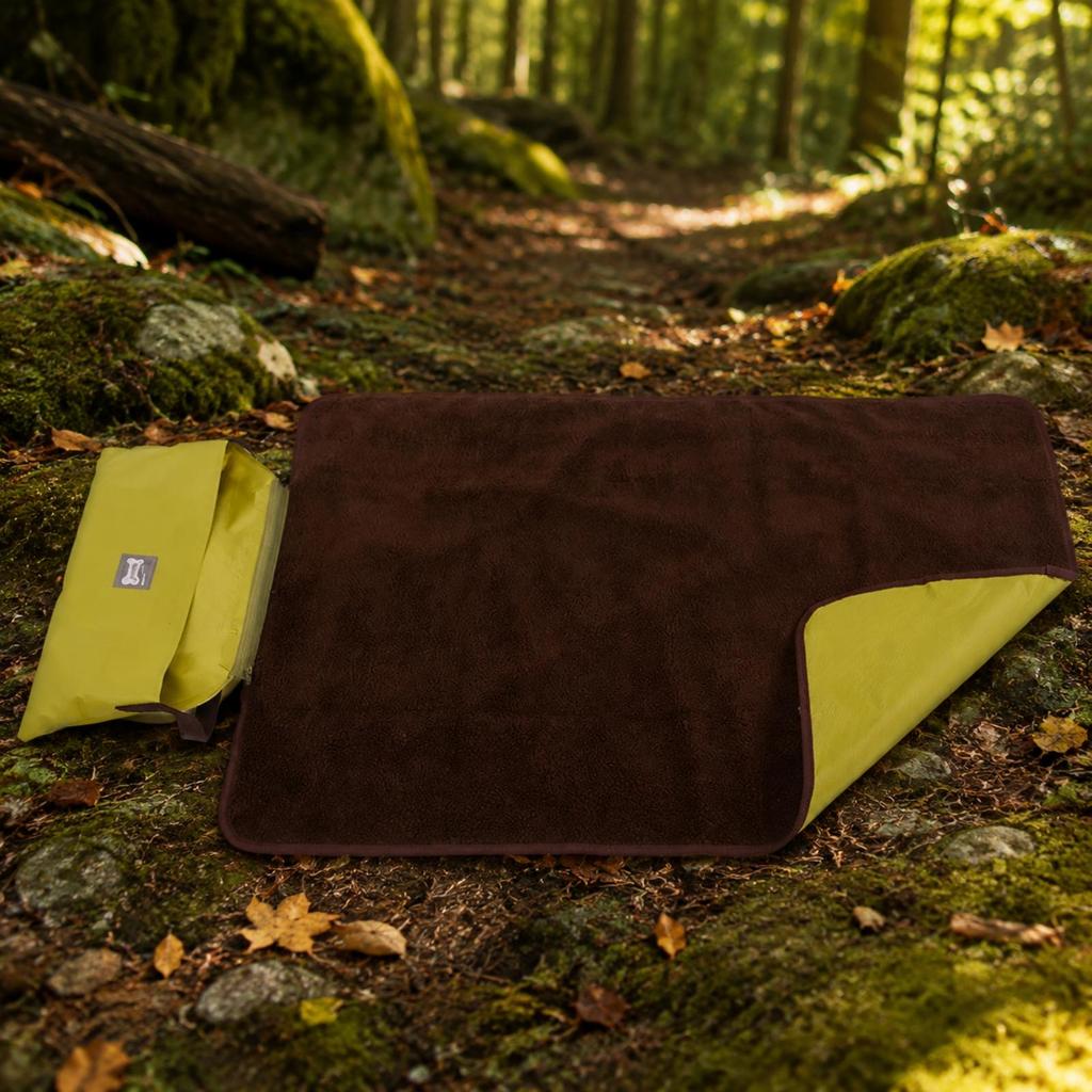 Travel Dog Mat with Zippered Fold Construction Long-Lasting for Camping