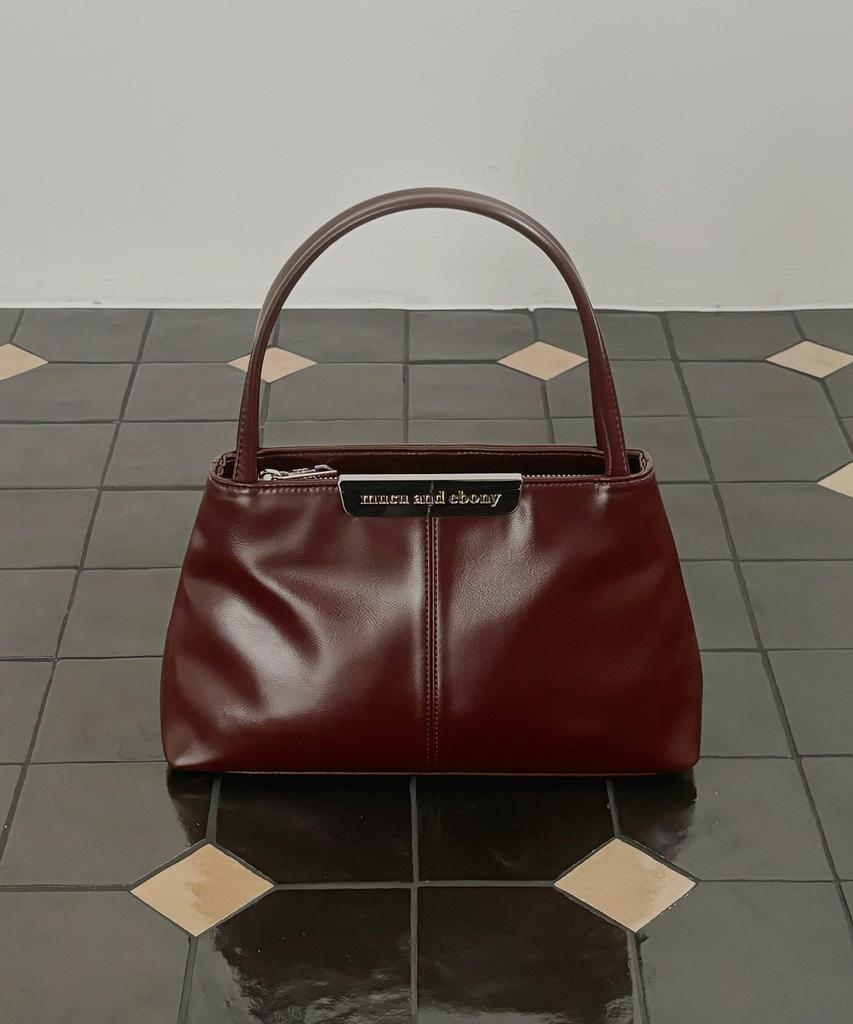 Mucu And Ebony Clam Bag _ Brick Brown