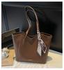 Women's Large Winter Tote Bag 2025: Versatile Casual Shoulder Bag for College and Commuting.