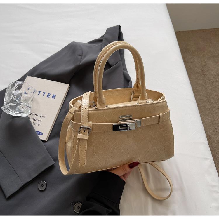 

Textured portable small square bag 2025 summer new fashion simple niche shoulder bag trendy hand-scratched messenger bag хаки