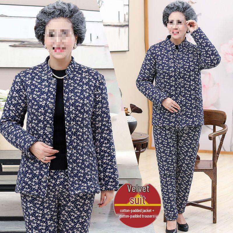 Omas kuscheliges, fleecegefüttertes Winterset: dicke, baumwollgepolsterte Jacke und Hose für Frauen mittleren Alters und Senioren.