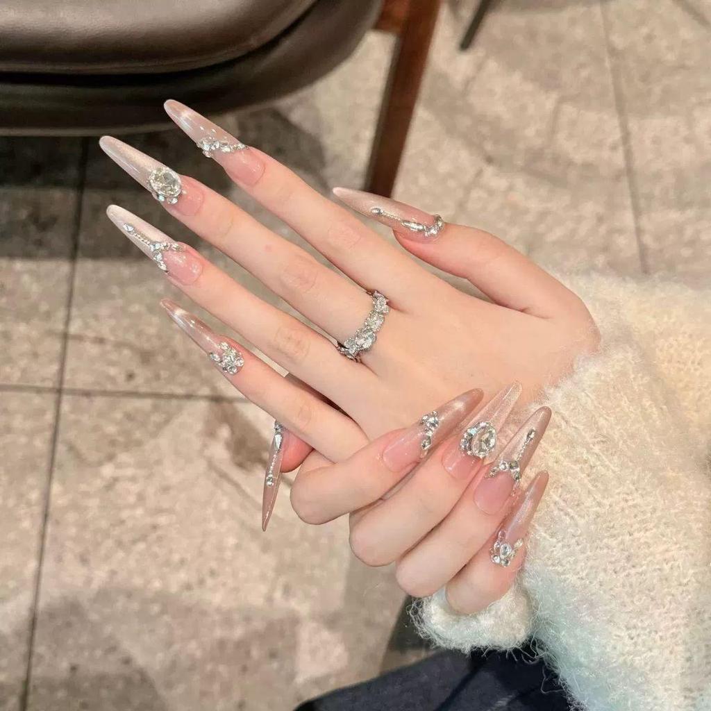 Xiaohongshu Handmade Red Floral Nail Art: Wearable, High-End Whitening Nail Tips Stickers