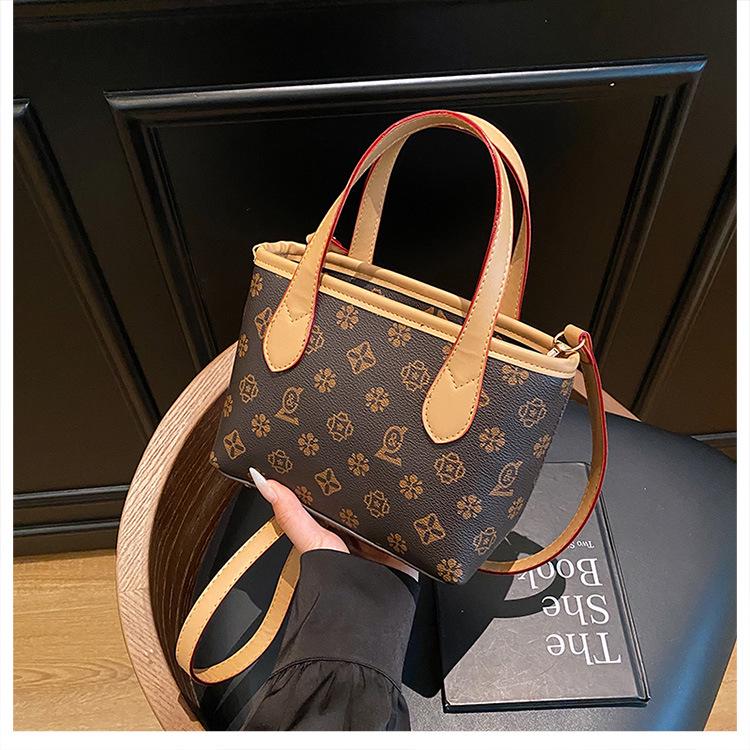 This Year's Trendy Retro Korean-style Crossbody Shoulder Bag: a Versatile, High-value Favorite In the Hand-held Market.