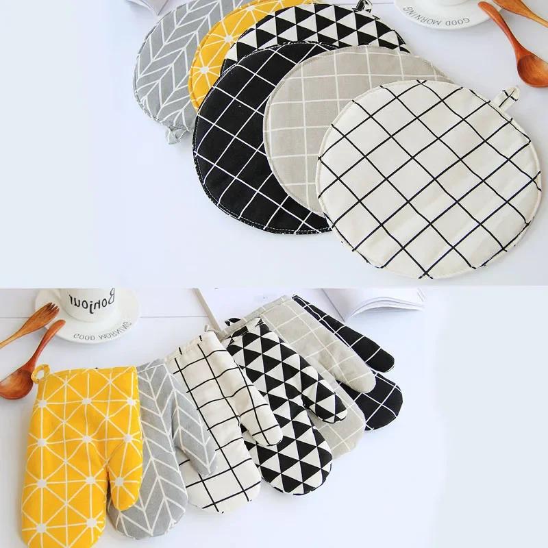 1 Piece Fashion Nordic Cute Cotton Non - Slip Yellow Gray Kitchen Cooking Baking BBQ Potholders Oven Mitts Microwave Gloves