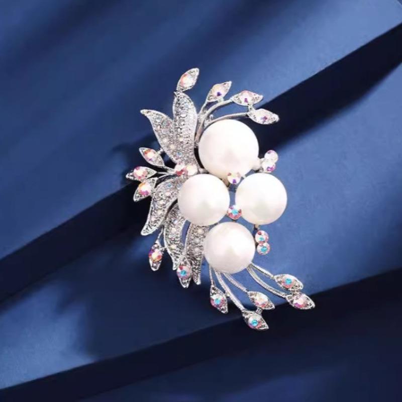 Exquisite Imitation Pearl Rhinestone Flower Brooches for Women Lapel Pins Wedding Party Jewelry Gifts