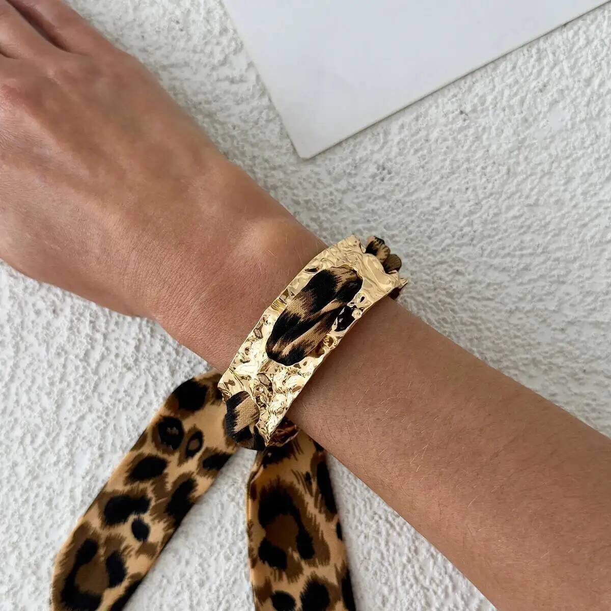 

Ingemark Punk Elegant Leopard Print Floral Pattern Ribbon Bracelets Women Trendy Texture Gold Color Metal Wide Bangles Jewelry