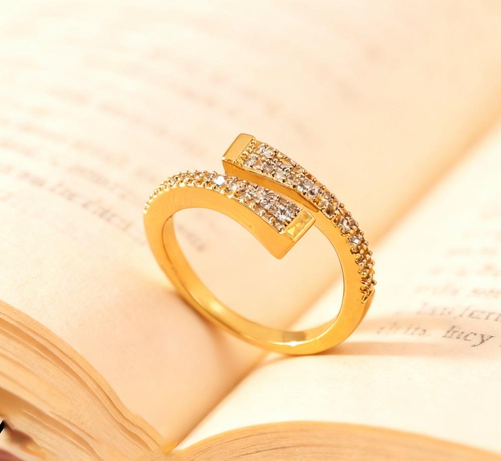 

Trendy Adjustable Lightning Diamond Ring for Women