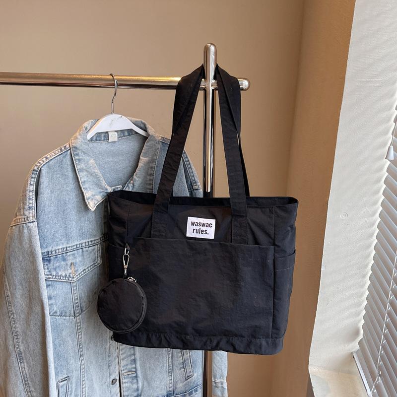 

2025 новая модная нишевая студенческая холщовая сумка большой вместимости простая повседневная сумка-тоут чёрный