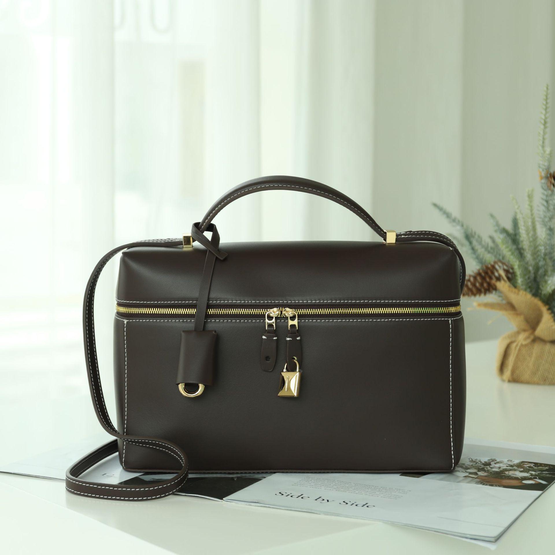 

Женская ретро-сумка-тоут из кожи растительного дубления с квадратной ручкой L27cm W10cm H19cm