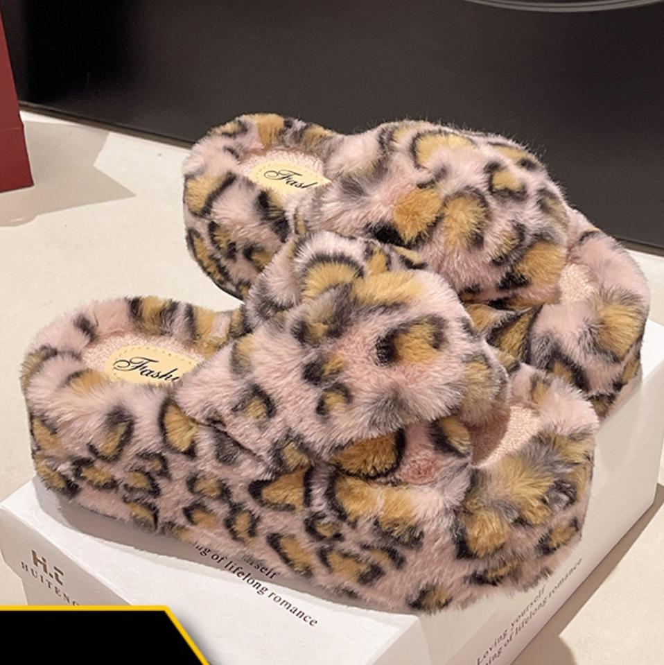 Fashion Korean Double band fur slides female warm fluffy platform shoes thicken soled winter fleeces slippers women shearling pantufa