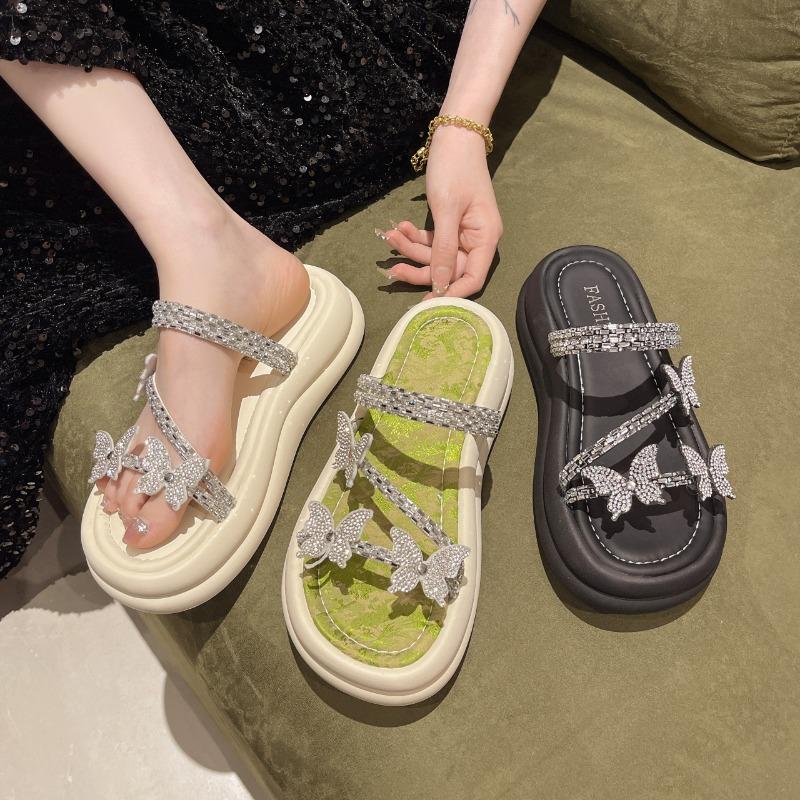 Thick-soled cool slippers for women's summer wear, new fashionable and beautiful rhinestone temperament sandals