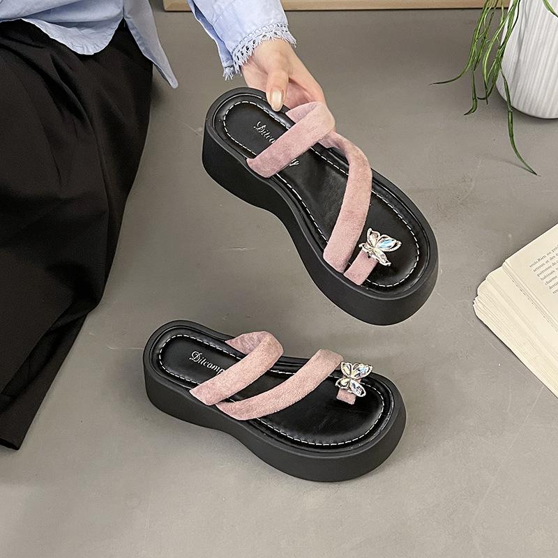 toe thick-soled cool slippers for women in the summer of 2025, new models for small people to increase their height and wear beach shoes