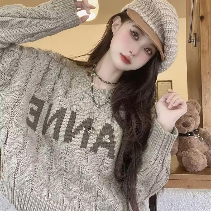 Women's Retro Knit Sweater - Round Neck, Hong Kong Style, Autumn/Winter 2025 Collection