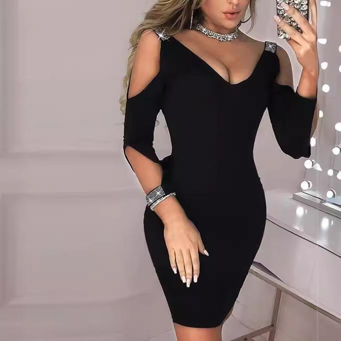 Plus Size Off-Shoulder Spaghettistropp V-hals Aftenkjole med Rhinsteiner - Europeisk og Amerikansk Stil