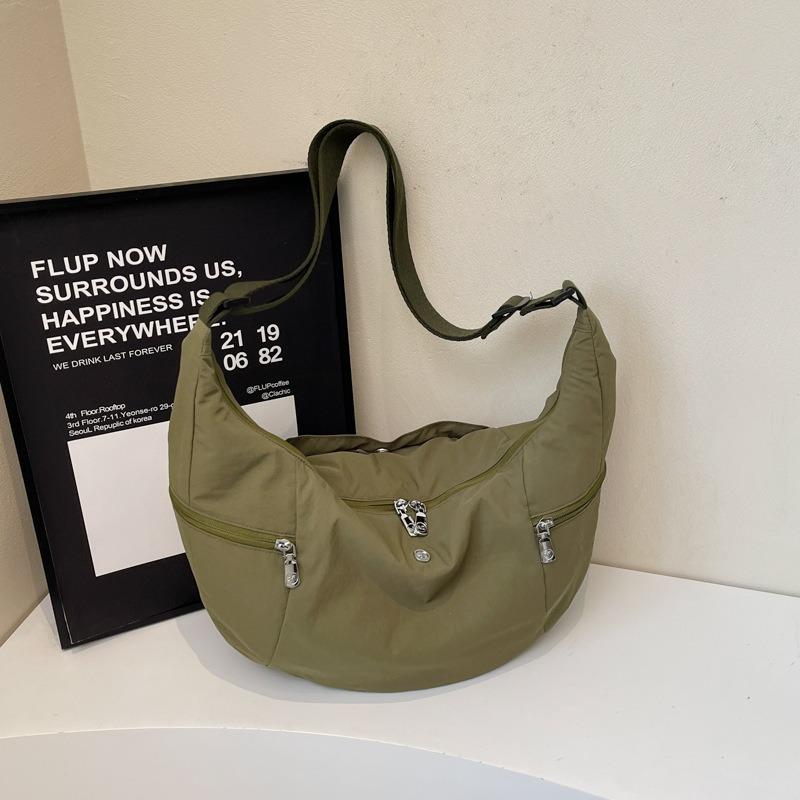 One-shoulder oblique span large-capacity dumpling bag, new commuter, light and fashionable fitness yoga bag