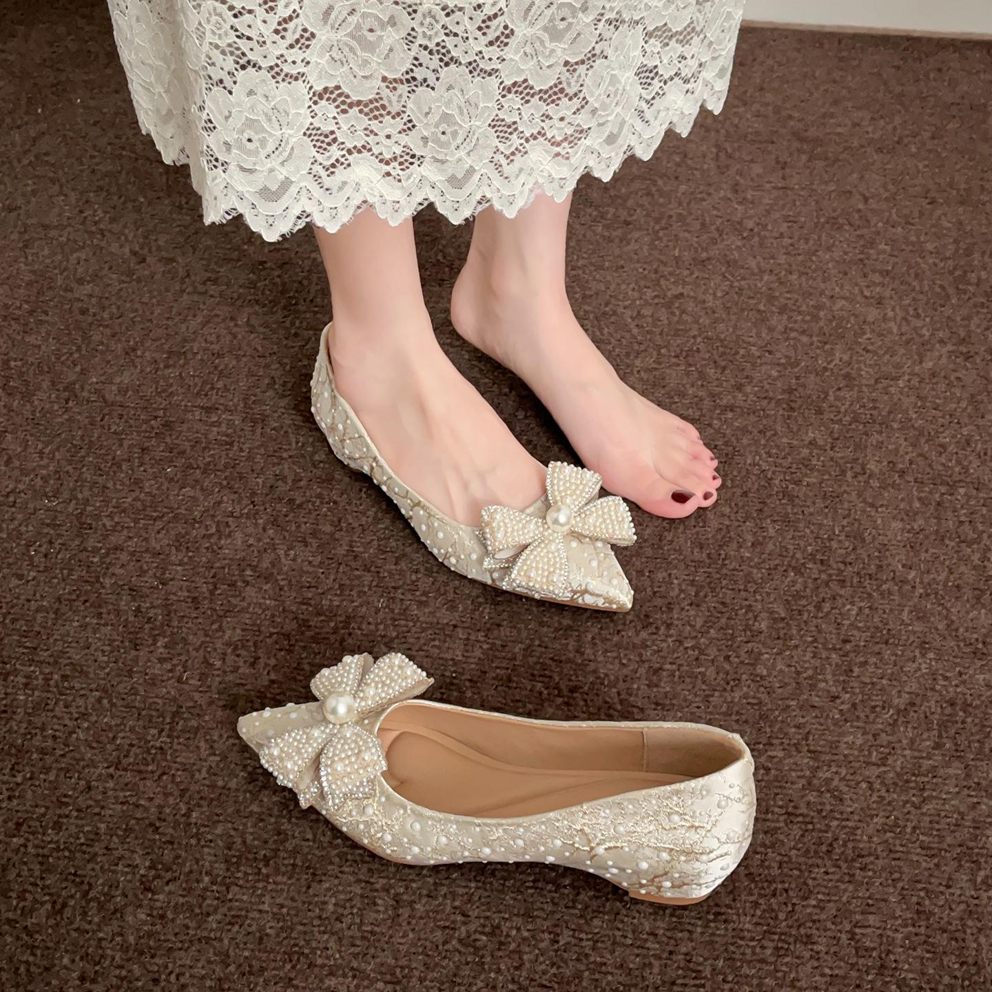 

Шампань Четырехлистный клевер Стразы Острый носок Высокий каблук Женская обувь Size 38 абрикосовый