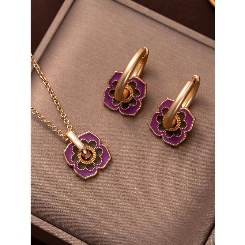 

Hollow Petal Shape Metal Gold-plated Elegant High-end Trend Temperament Earrings Necklace Jewelry Set