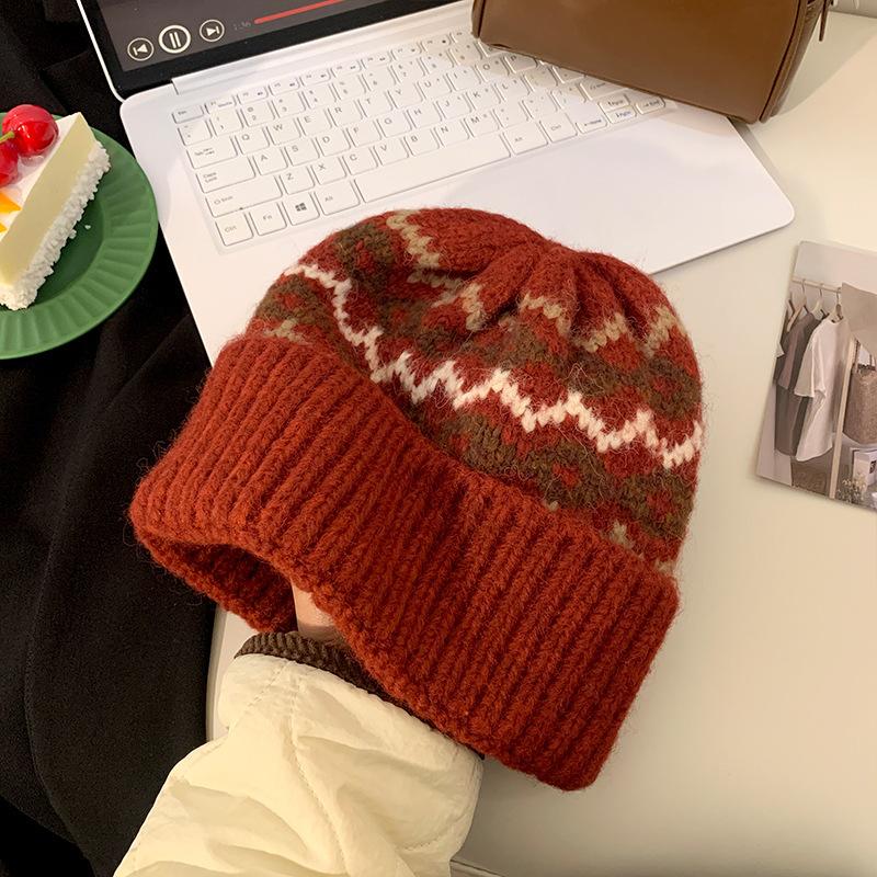 Fair Island contrasting color knitted wool hat women's season versatile big head circumference showing face small ear protection warm pullover hat