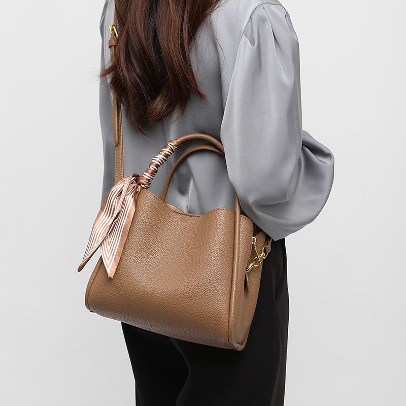 Spring Fashion Hand Bill Shoulder Women's Bag Large Capacity Commuter Crossbody Bag Practical Small Tote Bag Bucket Bag