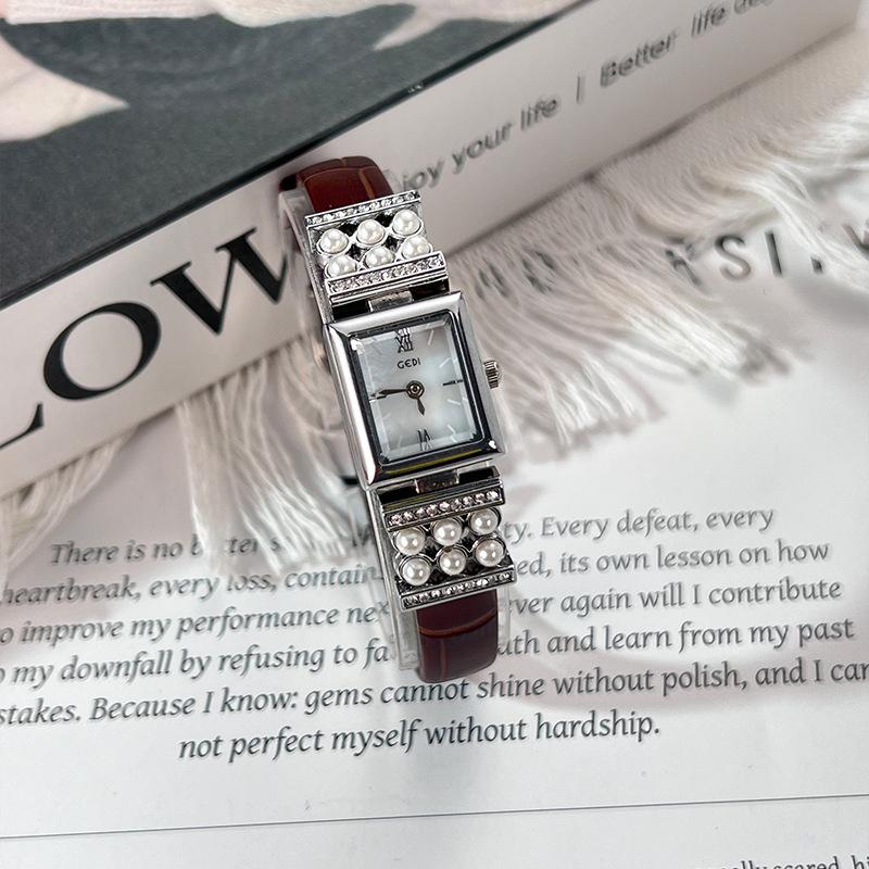 Light Luxury High-End Pearl Women'S Watch Niche High-Value Medieval Quartz Watch Women'S Waterproof Fritillary Watch