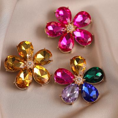 Broche de aleación de pétalos retro de alta gama, Cristal elegante y de lujo ligero, Ramillete personalizado para abrigo y suéter