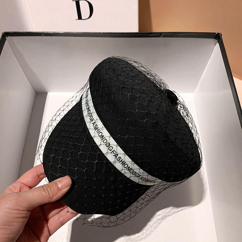 Spring2022 yeni düzensiz kenarlı örgü düz sekizgen şapka Kadın İngiliz zarif mizaç siyah çok yönlü gazeteci şapkası kore şapkası