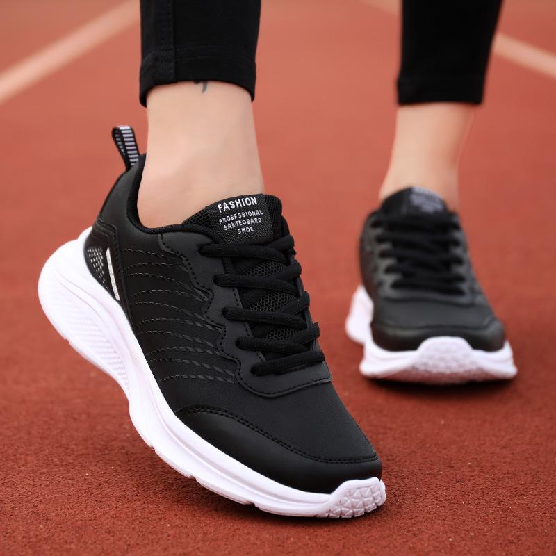 Spring and Autumn new shoes, sports shoes, leather black non-slip waterproof shoes, soft-soled shoes