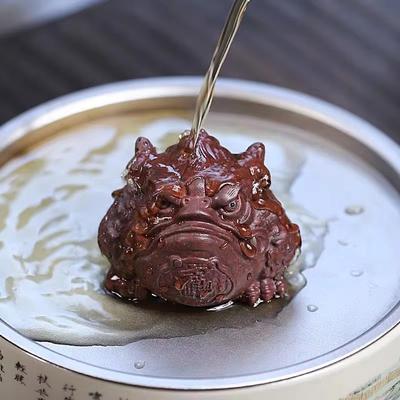 Handmade Yixing Purple Clay Fortune Toad Tea Pet, Iron-Red Glossy Zen Decor for Wealth, Authentic Chinese Teaware Ceremony Gift